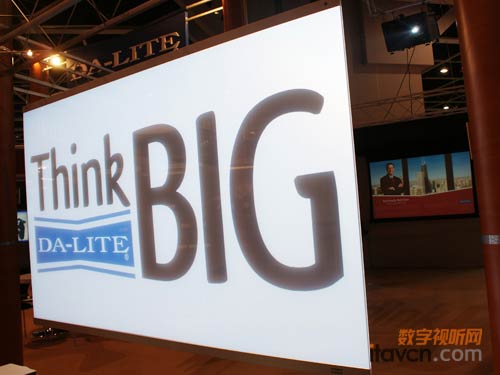 DA-LITE的“Think BIG ”涂鴉大屏幕