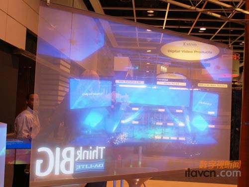 DA-LITE的展出的投影屏幕