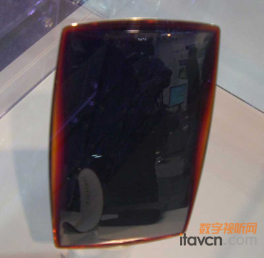 索尼展示13.3英寸柔性電子紙及Reader模型