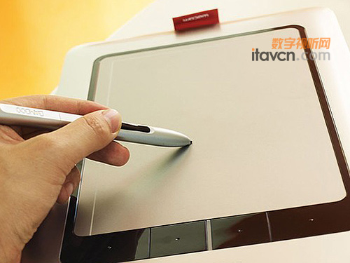 WacomBamboo CTH-661限量版 多點觸控稱主流