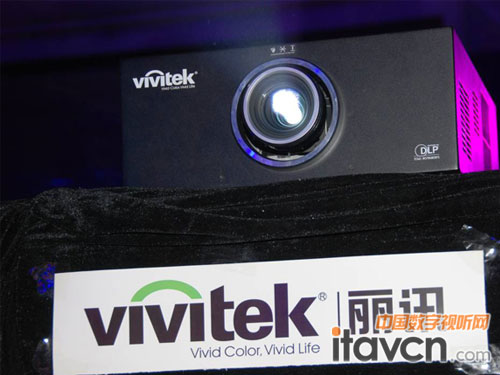 Vivitek��Ӎȫ���幤��ͶӰ�C(j��)D8300���ԏ�BQ2011�t�˰��Cʢ����x��