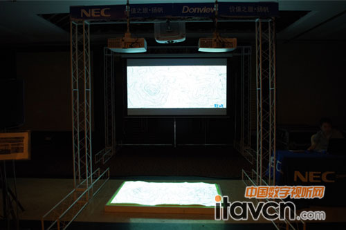 ���ɳ�P-2�_NEC PA500X+�����ںϣ�1�_PA500U+��ֱ����ͶӰ