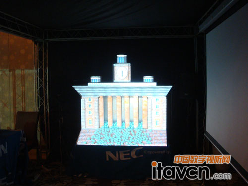 ����ͶӰ-1�_ NEC PX750U+