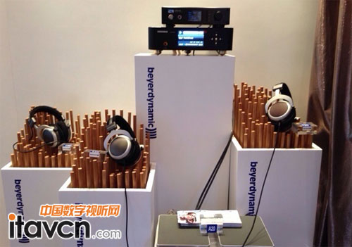 木樁山上的耳機