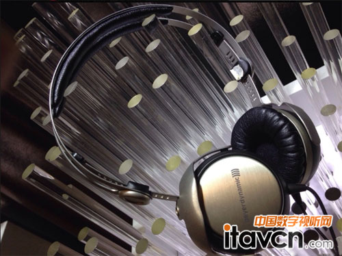 水晶山上的耳機