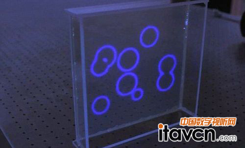 美科學家開發透明薄膜:將任意窗口變投影屏幕