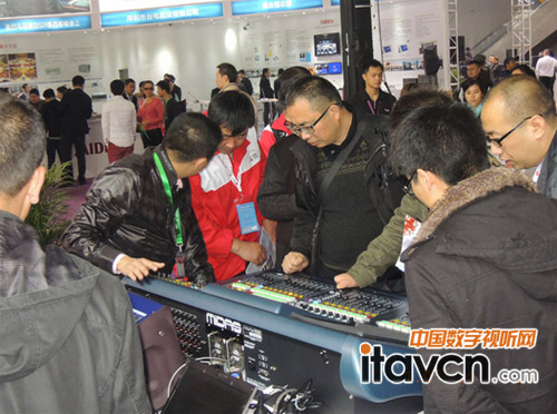 MIDAS PRO2調音臺引人眼球