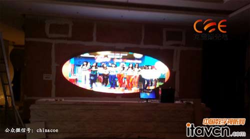 橢圓形PH5室內LED全彩屏進駐武漢旗艦商務會所