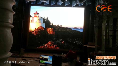 橢圓形PH5室內LED全彩屏進駐武漢旗艦商務會所