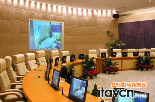 會議現(xiàn)場使用啟拓全數(shù)字會議系統(tǒng)QT-S223系列