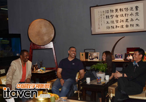 王董與Zaabi先生一行友好交談