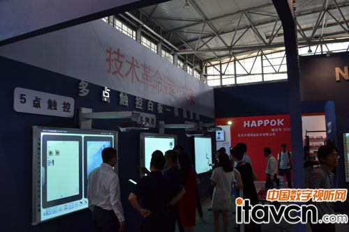 長闊高深多點觸控白板亮相昆明教育展