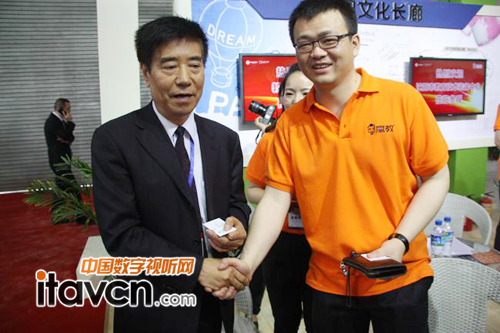 �����b����L����������ҕ�����t�����O