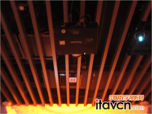 秦漢新城異型面投影走廊安裝效果圖