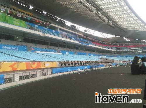 彩熠上千臺燈具已調試完畢,迎接南京青奧會精彩開幕