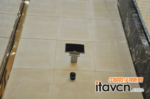 圖3 紅外輻射單元(壁掛式安裝方式)