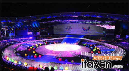 觀南京青奧會(huì)絢麗燈光 盤(pán)彩熠舞臺(tái)設(shè)備