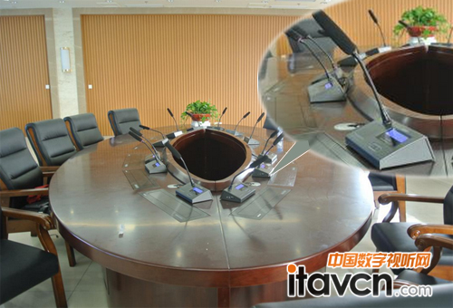 安裝在其海監(jiān)會(huì)議室的啟拓?cái)?shù)字會(huì)議話筒 QT-S225系列