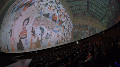 8K超高分辨率,營造360度全景沉浸式震撼觀感