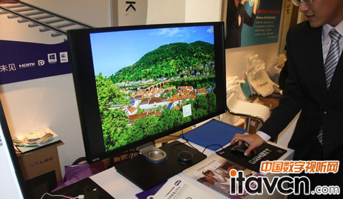 首款4K專業顯示器-明基BL3201PT