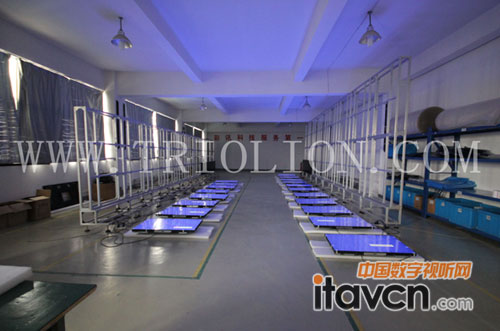 干凈整潔的液晶(DID)拼接單元生產(chǎn)車間