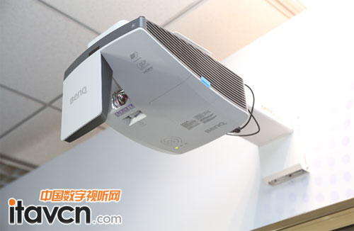 明基超短焦互動教育投影機MW853UST+