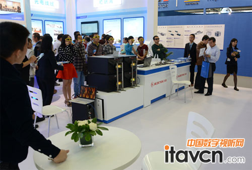 AVANZA激光工程投影機