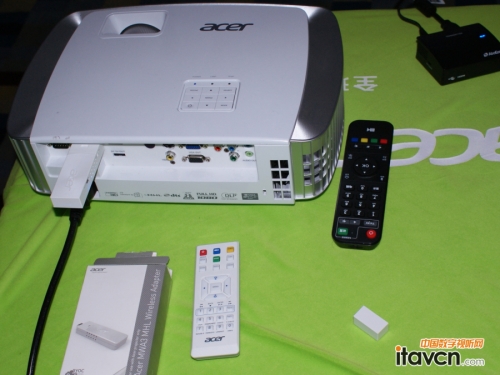 宏碁H7550ST短焦1080P家用投影機