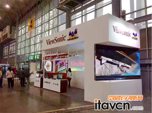 閃耀亮相2016成都高教展優派領航高教設備新時代