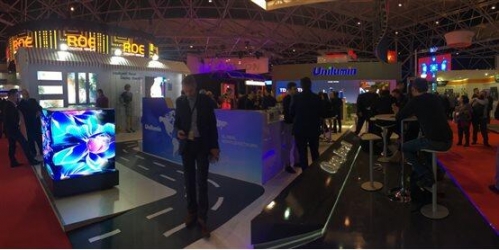 洲明科技(12-H57)成全場最火爆展位,新老客戶紛紛駐足洽談。