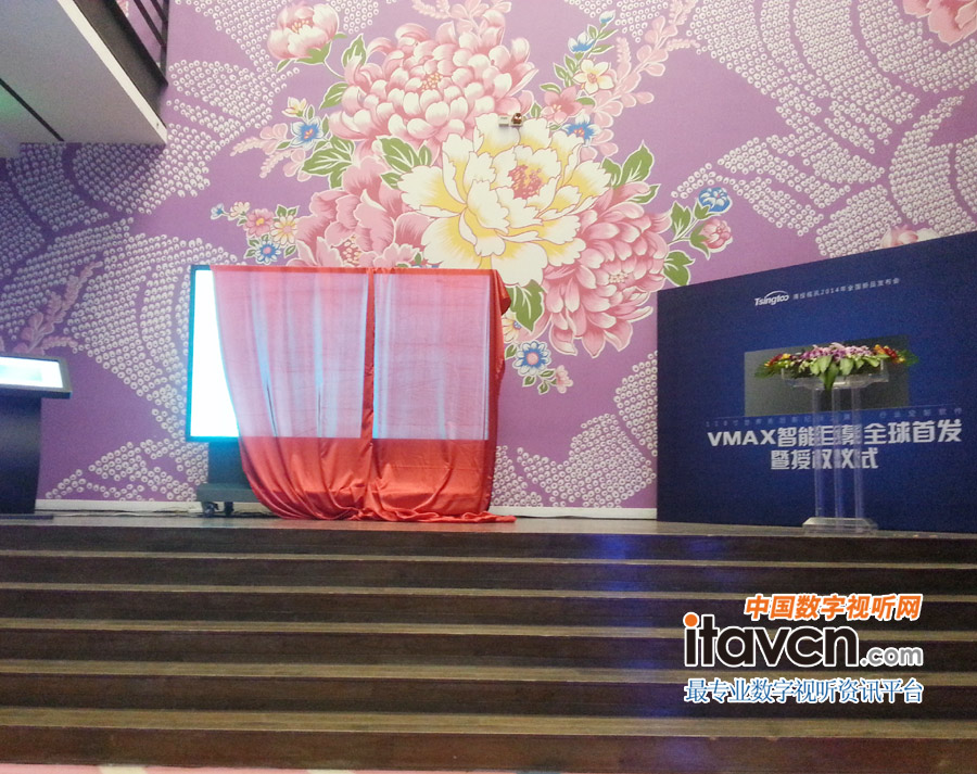 清投110寸一體化VMAX智能巨幕榮耀面世