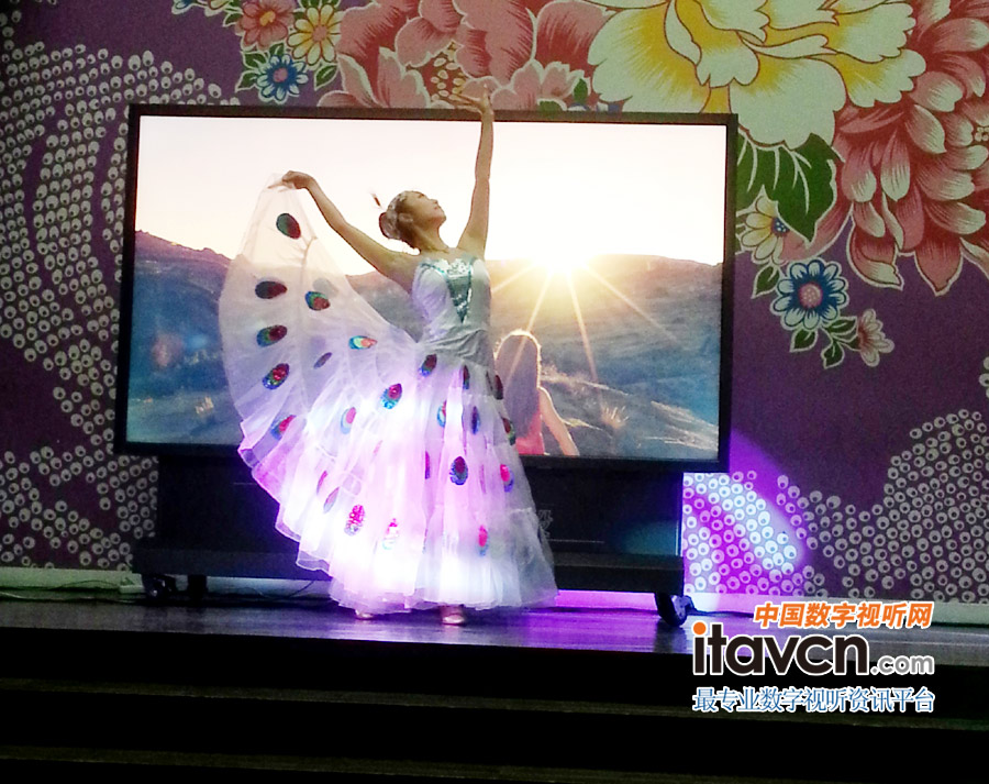 清投110寸一體化VMAX智能巨幕榮耀面世