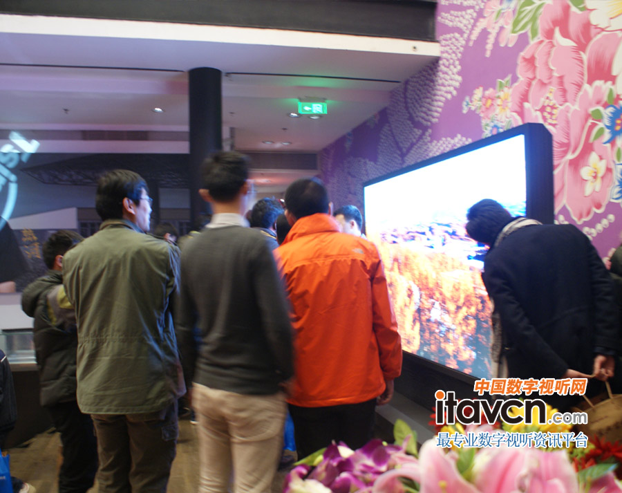 ��Ͷ110��һ�w��VMAX���ܾ�Ļ�sҫ����