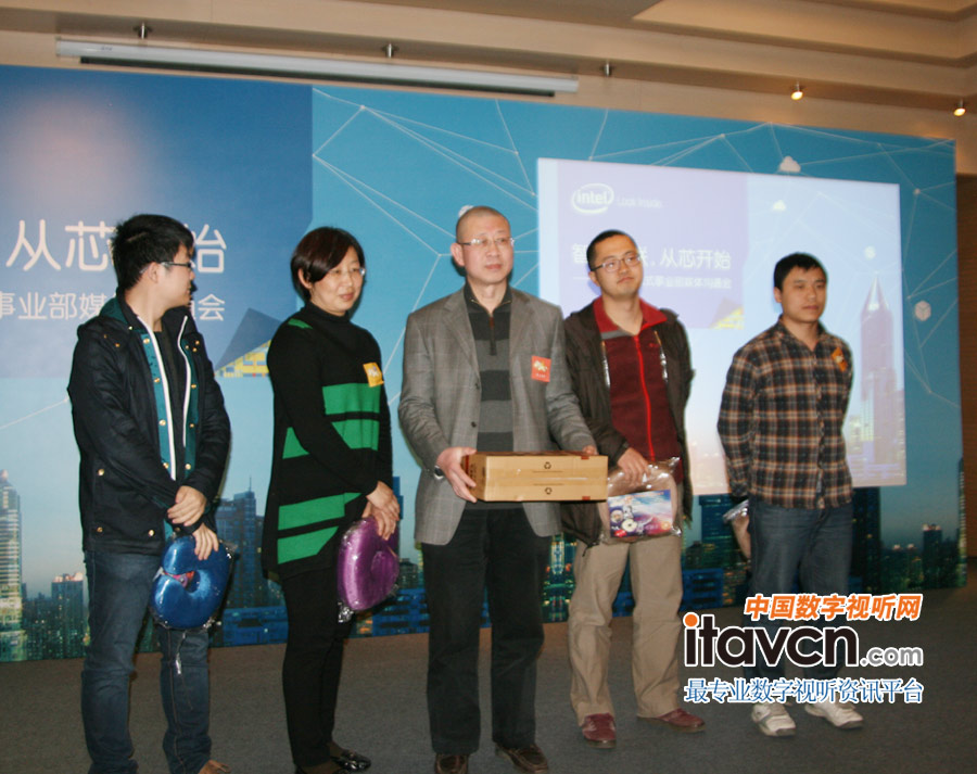 Ӣ�ؠ�Ƕ��ʽ�I���ھ��e�ký�w��ͨ��