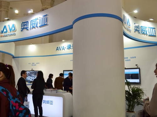 �W����չ�_