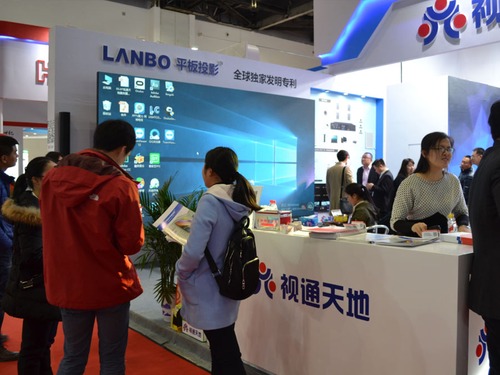 �{��չ�_���e����