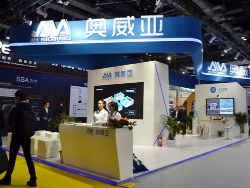 �W����չλ