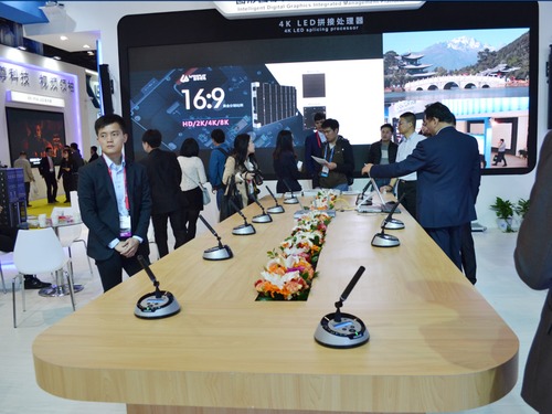 ���չλ������