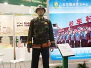 模特穿上警服也有震懾力